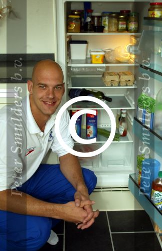Amersfoort 21 Juli 2004
Marcel Wouda bij zijn koelkast