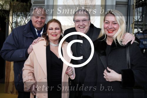 Amsterdam 3 april 2013
Koningin Beatrix bij het 125 jarig bestaan van carre. Maurice en gaby Hermans met vrouwen
Peter Smulders bv