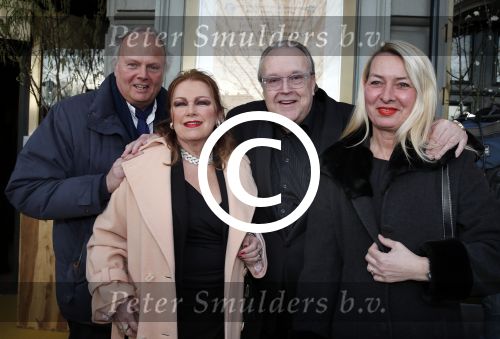 Amsterdam 3 april 2013
Koningin Beatrix bij het 125 jarig bestaan van carre. Maurice en gaby Hermans met vrouwen
Peter Smulders bv