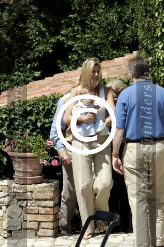 Tavernelle 9 juli 2004
Fotomoment op vakantie bij Prins Willem Alexander Maxima en prinses Amalia met hond mac 
Peter Smulders bv