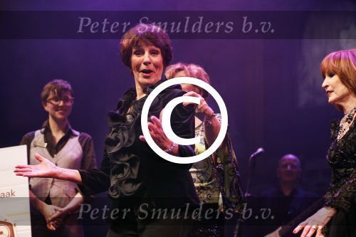 Amsterdam 2 april 2013
Liesbeth List krijgt uit handen van Mies Bouwman de radio Nostalgia ouvre award in het nieuwe de la mar theater.
Peter Smulders bv