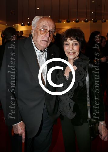 Amsterdam 2 april 2013
Liesbeth List krijgt uit handen van Mies Bouwman de radio Nostalgia ouvre award in het nieuwe de la mar theater. Mies met man Leen Timp
Peter Smulders bv
