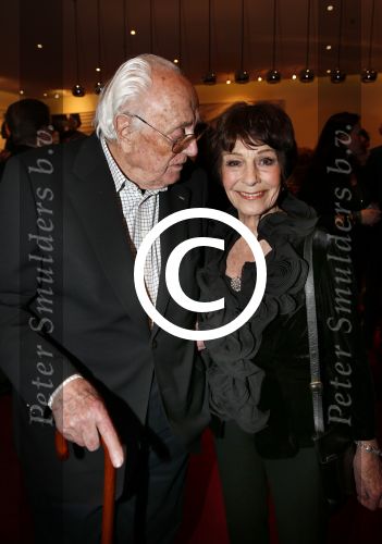 Amsterdam 2 april 2013
Liesbeth List krijgt uit handen van Mies Bouwman de radio Nostalgia ouvre award in het nieuwe de la mar theater. Mies met man Leen Timp
Peter Smulders bv