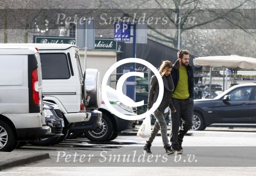 Amsterdam 18 maart 2013
miralem sulejmani met zijn vriendin op straat.
Peter Smulders bv