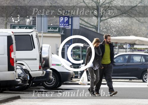 Amsterdam 18 maart 2013
miralem sulejmani met zijn vriendin op straat.
Peter Smulders bv
