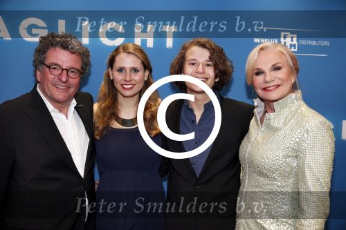 Amsterdam 8 april 2013
Premiere daglicht in Tuschinski. Monique v d Ven met man Edwin de Vries en zoon met schoondochter
Peter Smulders bv