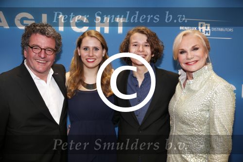 Amsterdam 8 april 2013
Premiere daglicht in Tuschinski. Monique v d Ven met man Edwin de Vries en zoon met schoondochter
Peter Smulders bv