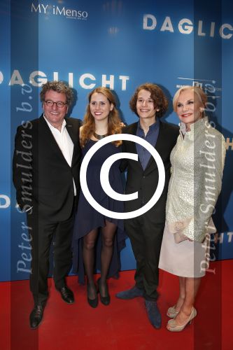 Amsterdam 8 april 2013
Premiere daglicht in Tuschinski. Monique v d Ven met man Edwin de Vries en zoon met schoondochter
Peter Smulders bv