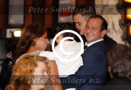 Amsterdam 18 maart 2013
Premiere Valentino in Tuschinski met in de hoofdrollen Najib Amhali Elise Schaap Johnny de Mol en Yolanthe Sneijder Cabau. Najib met zijn vrouw Niama en zoontje
Peter Smulders bv