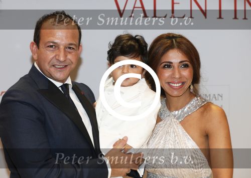 Amsterdam 18 maart 2013
Premiere Valentino in Tuschinski met in de hoofdrollen Najib Amhali Elise Schaap Johnny de Mol en Yolanthe Sneijder Cabau. Najib met zijn vrouw Niama en zoontje
Peter Smulders bv