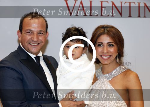 Amsterdam 18 maart 2013
Premiere Valentino in Tuschinski met in de hoofdrollen Najib Amhali Elise Schaap Johnny de Mol en Yolanthe Sneijder Cabau. Najib met zijn vrouw Niama en zoontje
Peter Smulders bv