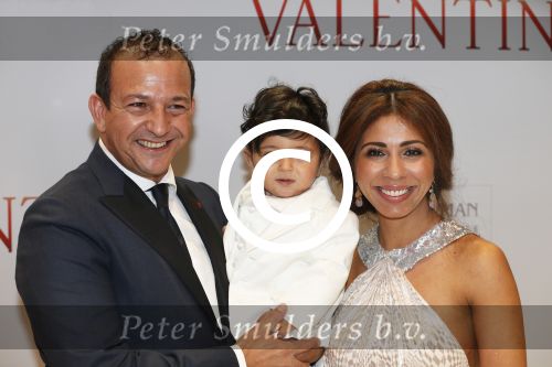 Amsterdam 18 maart 2013
Premiere Valentino in Tuschinski met in de hoofdrollen Najib Amhali Elise Schaap Johnny de Mol en Yolanthe Sneijder Cabau. Najib met zijn vrouw Niama en zoontje
Peter Smulders bv