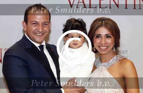 Amsterdam 18 maart 2013
Premiere Valentino in Tuschinski met in de hoofdrollen Najib Amhali Elise Schaap Johnny de Mol en Yolanthe Sneijder Cabau. Najib met zijn vrouw Niama en zoontje
Peter Smulders bv