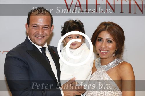 Amsterdam 18 maart 2013
Premiere Valentino in Tuschinski met in de hoofdrollen Najib Amhali Elise Schaap Johnny de Mol en Yolanthe Sneijder Cabau. Najib met zijn vrouw Niama en zoontje
Peter Smulders bv