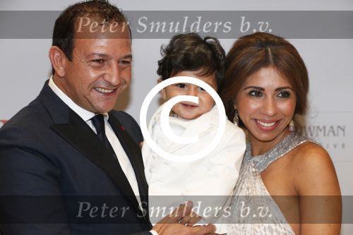 Amsterdam 18 maart 2013
Premiere Valentino in Tuschinski met in de hoofdrollen Najib Amhali Elise Schaap Johnny de Mol en Yolanthe Sneijder Cabau. Najib met zijn vrouw Niama en zoontje
Peter Smulders bv