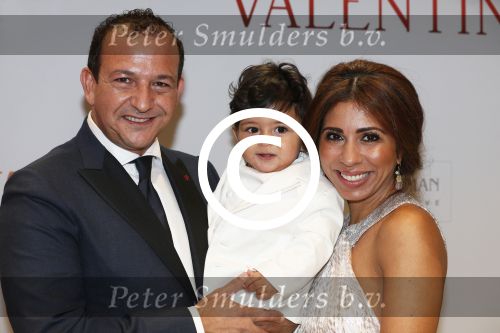 Amsterdam 18 maart 2013
Premiere Valentino in Tuschinski met in de hoofdrollen Najib Amhali Elise Schaap Johnny de Mol en Yolanthe Sneijder Cabau. Najib met zijn vrouw Niama en zoontje
Peter Smulders bv