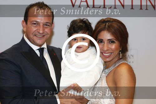 Amsterdam 18 maart 2013
Premiere Valentino in Tuschinski met in de hoofdrollen Najib Amhali Elise Schaap Johnny de Mol en Yolanthe Sneijder Cabau. Najib met zijn vrouw Niama en zoontje
Peter Smulders bv