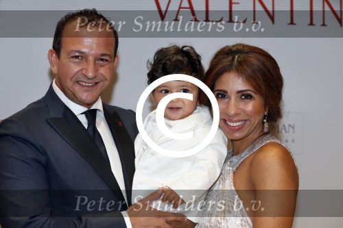 Amsterdam 18 maart 2013
Premiere Valentino in Tuschinski met in de hoofdrollen Najib Amhali Elise Schaap Johnny de Mol en Yolanthe Sneijder Cabau. Najib met zijn vrouw Niama en zoontje
Peter Smulders bv