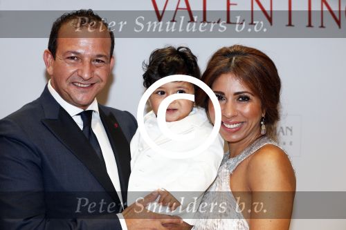 Amsterdam 18 maart 2013
Premiere Valentino in Tuschinski met in de hoofdrollen Najib Amhali Elise Schaap Johnny de Mol en Yolanthe Sneijder Cabau. Najib met zijn vrouw Niama en zoontje
Peter Smulders bv