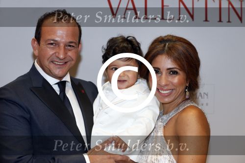 Amsterdam 18 maart 2013
Premiere Valentino in Tuschinski met in de hoofdrollen Najib Amhali Elise Schaap Johnny de Mol en Yolanthe Sneijder Cabau. Najib met zijn vrouw Niama en zoontje
Peter Smulders bv