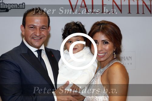 Amsterdam 18 maart 2013
Premiere Valentino in Tuschinski met in de hoofdrollen Najib Amhali Elise Schaap Johnny de Mol en Yolanthe Sneijder Cabau. Najib met zijn vrouw Niama en zoontje
Peter Smulders bv