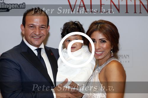 Amsterdam 18 maart 2013
Premiere Valentino in Tuschinski met in de hoofdrollen Najib Amhali Elise Schaap Johnny de Mol en Yolanthe Sneijder Cabau. Najib met zijn vrouw Niama en zoontje
Peter Smulders bv