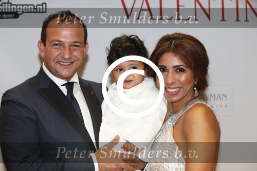 Amsterdam 18 maart 2013
Premiere Valentino in Tuschinski met in de hoofdrollen Najib Amhali Elise Schaap Johnny de Mol en Yolanthe Sneijder Cabau. Najib met zijn vrouw Niama en zoontje
Peter Smulders bv