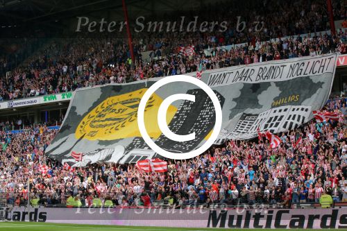 Eindhoven, 14 April 2013
Kompetitiewedstrijd tussen PSV-AJAX, eindstand 2-3 Seizoen 2012/2013
PSV Publiek met vlag BRABNT, want daar brandt nog licht
Foto Peter Smulders BV