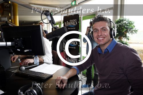 Naarden 15 april 2013
Pieter v d Hoogenband bij radio uitzending Veronica met als dj Erik de Zwart.
Peter Smulders bv
