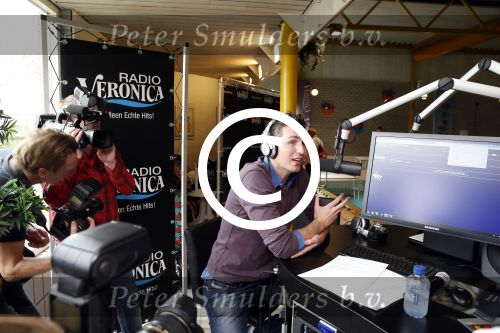 Naarden 15 april 2013
Pieter v d Hoogenband bij radio uitzending Veronica met als dj Erik de Zwart.
Peter Smulders bv