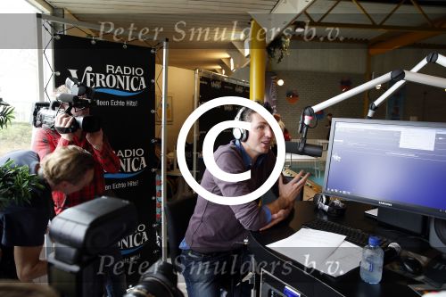 Naarden 15 april 2013
Pieter v d Hoogenband bij radio uitzending Veronica met als dj Erik de Zwart.
Peter Smulders bv