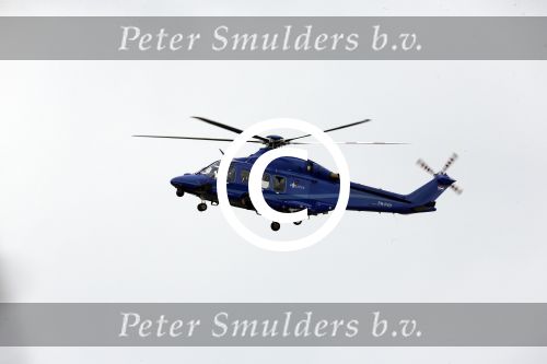 Schiphol oost 16 april 2013
Politie helicopter vertrekt  vanaf Schiphol oost.
Peter Smulders bv