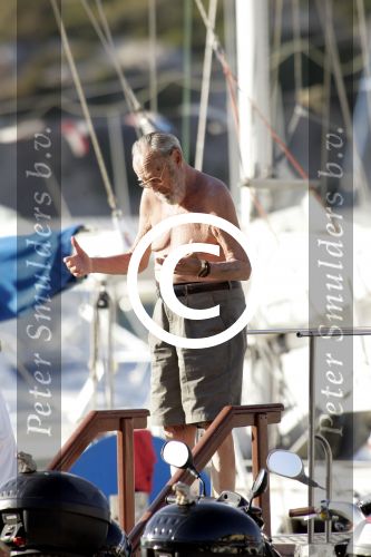 Porto Ercole 9 Juni 2004
Prins Bernhard met been in verband op de Jumbo VI
Peter Smulders BV