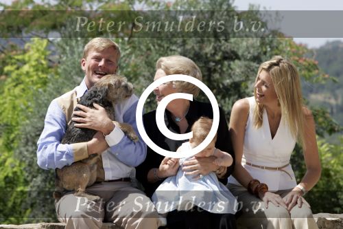 Tavernelle 9 juli 2004
Fotomoment op vakantie bij Prins Willem Alexander Maxima en prinses Amalia met hond mac 
Peter Smulders bv