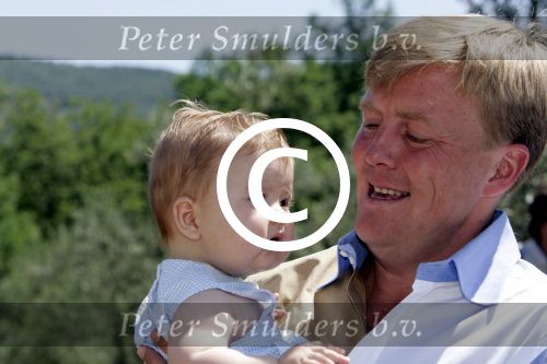 Tavernelle 9 juli 2004
Fotomoment op vakantie bij Prins Willem Alexander Maxima en prinses Amalia met hond mac 
Peter Smulders bv