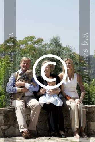 Tavernelle 9 juli 2004
Fotomoment op vakantie bij Prins Willem Alexander Maxima en prinses Amalia met hond mac 
Peter Smulders bv
