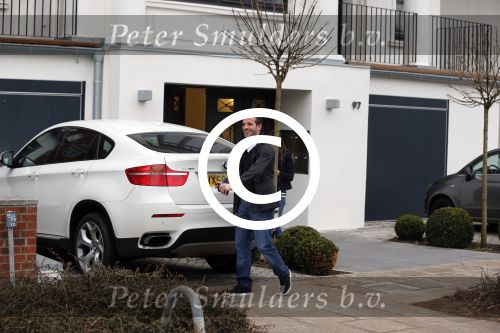 Hamburg 9 april 2013
Rafael v d Vaart en Sabia Boulahrouz bij zijn en haar huis.
Peter Smulders bv