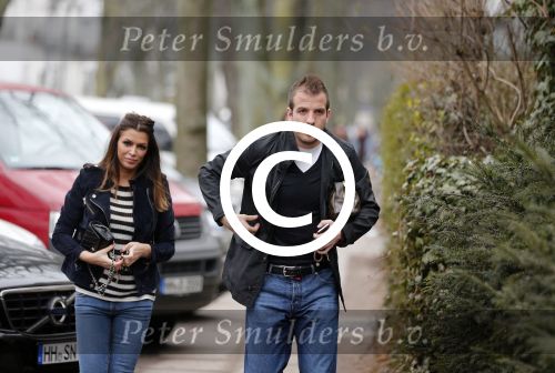 Hamburg 9 april 2013
Rafael v d Vaart en Sabia Boulahrouz bij zijn en haar huis.
Peter Smulders bv