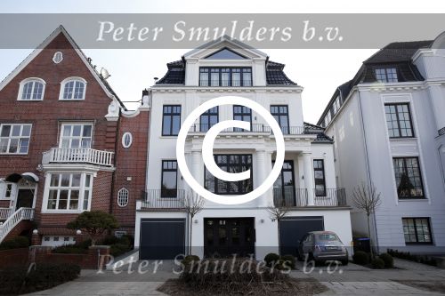 Hamburg 9 april 2013
Rafael v d Vaart en Sabia Boulahrouz bij zijn en haar huis.
Peter Smulders bv