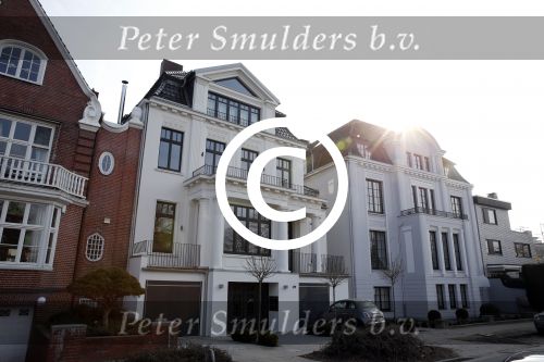 Hamburg 9 april 2013
Rafael v d Vaart en Sabia Boulahrouz bij zijn en haar huis.
Peter Smulders bv