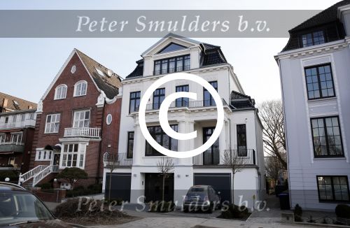 Hamburg 9 april 2013
Rafael v d Vaart en Sabia Boulahrouz bij zijn en haar huis.
Peter Smulders bv