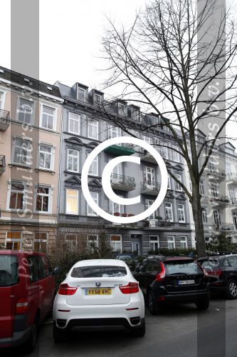 Hamburg 9 april 2013
Rafael v d Vaart en Sabia Boulahrouz bij zijn en haar huis. rafael is blijven slapen bij Sabia. Zijn witte bmw x6 staat voor de deur
Peter Smulders bv