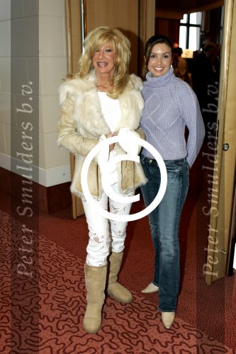 Scheveningen 2 juli 2004
Feestje Holland casino in het Kurhaus.
Mary Borsato met Rosanna Lima
Peter Smulders bv
