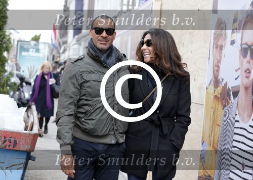 Amsterdam 13 april 2013
Ruud Gullit met zijn vriendin Maggie Jimenez op de pc hooftstraat.
Peter Smulders bv