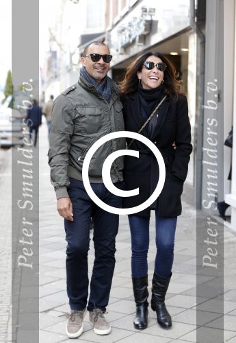 Amsterdam 13 april 2013
Ruud Gullit met zijn vriendin Maggie Jimenez op de pc hooftstraat.
Peter Smulders bv