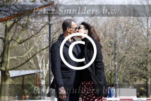 Amsterdam 18 april 2013
Ruud Gullit en zijn vriendin Maggie Jiminez in het amstelpark.
Peter Smulders bv