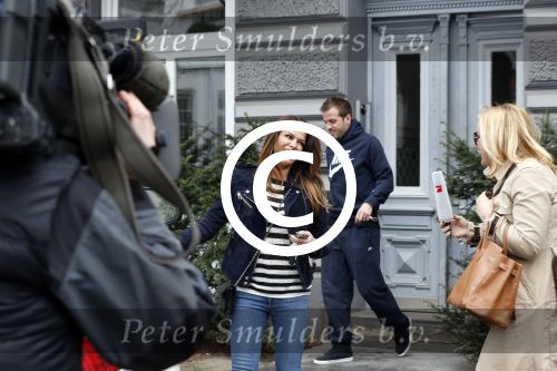 Hamburg 9 april 2013
Rafael v d Vaart en Sabia Boulahrouz bij zijn en haar huis.
Peter Smulders bv