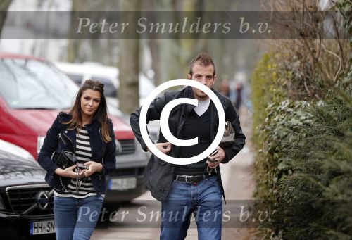 Hamburg 9 april 2013
Rafael v d Vaart en Sabia Boulahrouz bij zijn en haar huis.
Peter Smulders bv