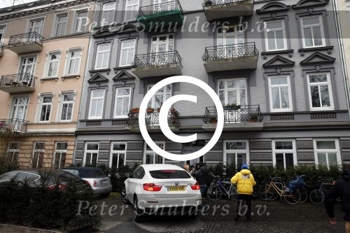 Hamburg 9 april 2013
Rafael v d Vaart en Sabia Boulahrouz bij zijn en haar huis.
Peter Smulders bv