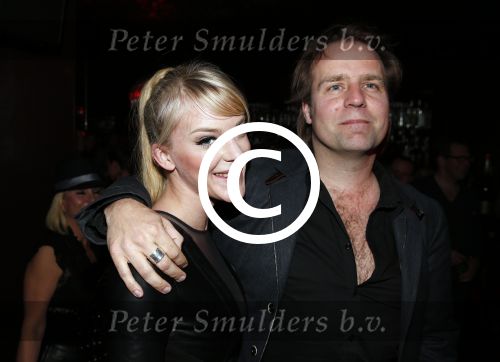 Amsterdam 8 april 2013
Presentatie ring wasteland ontworpen door Stacey Rookhuizen in club NL. Stacey met haar vriend
Peter Smulders bv